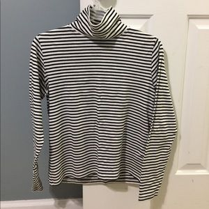 Cotton black and white striped turtleneck!